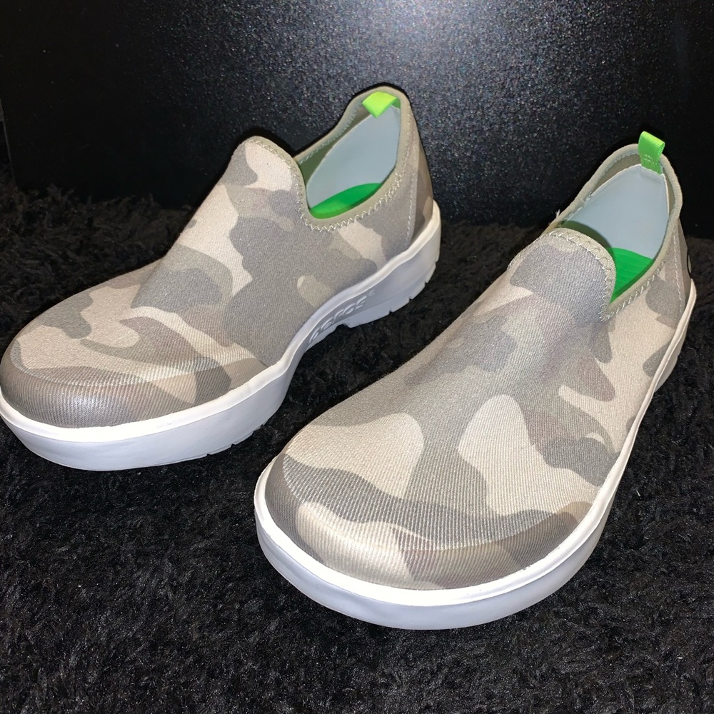 OOFOS shoes